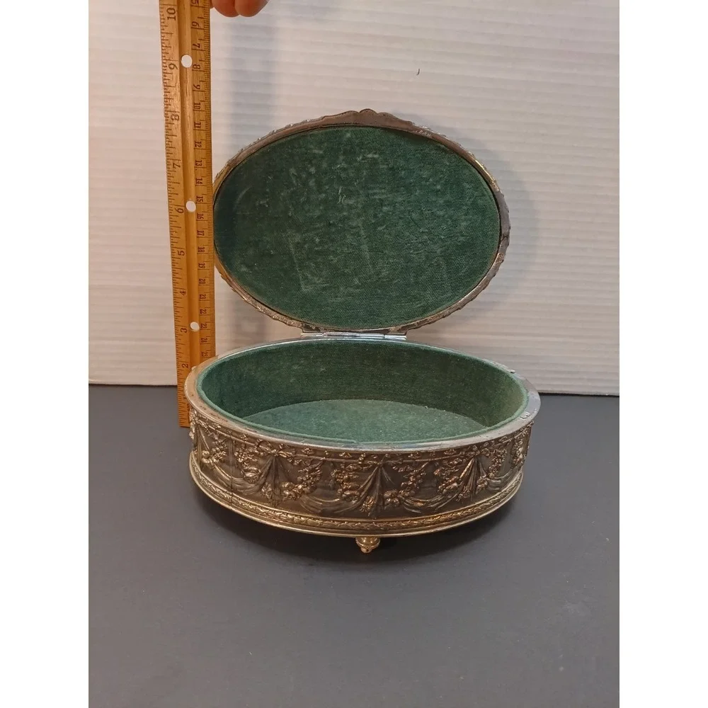 Vintage JENNINGS BROTHERS COURTING COUPLE HIGH RELIEF SILVERPLATE JEWELRY BOX